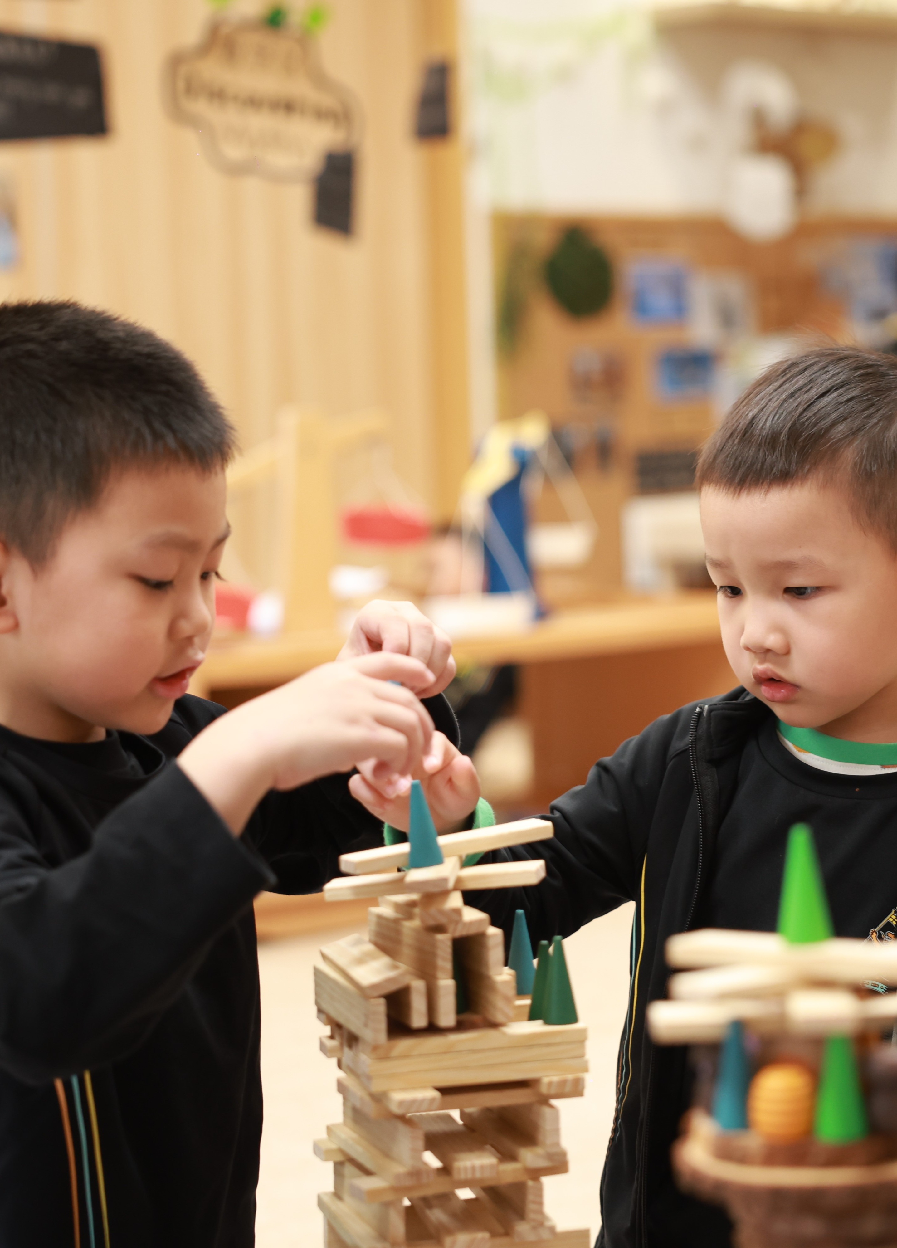 立即观看上海惠立幼儿园的视频，感受丰富的课程内容和精彩活动。